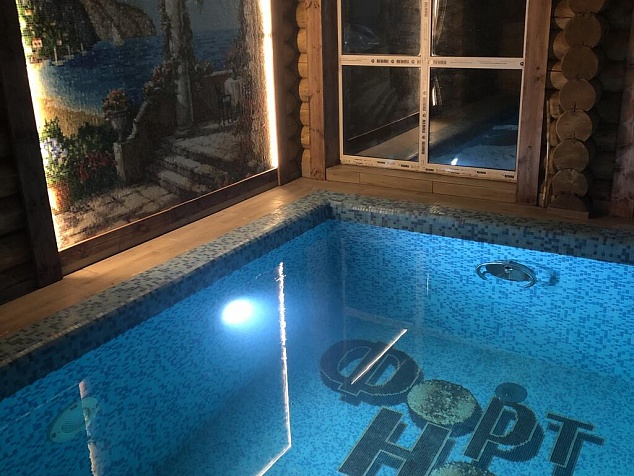 Баня с бассейном внутри