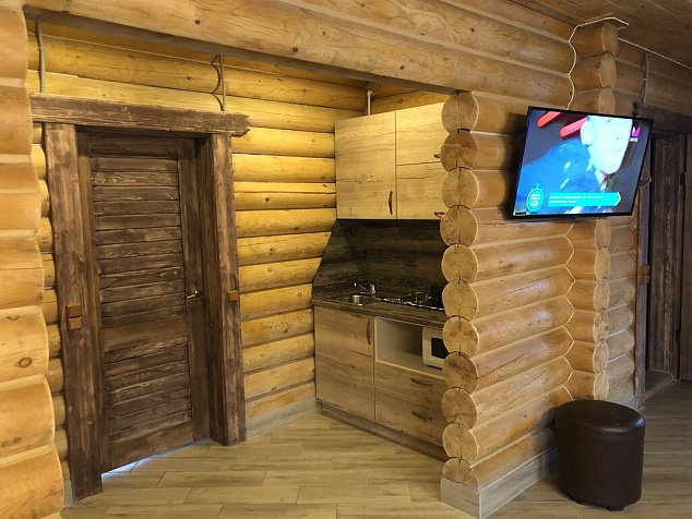 Баня с бассейном из парилки на улицу