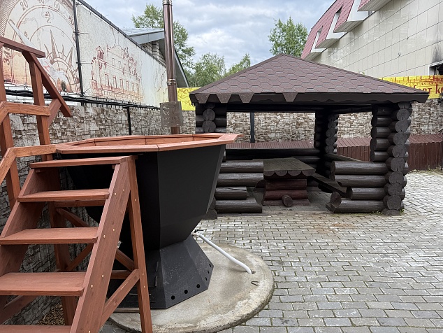 Баня с бассейном внутри