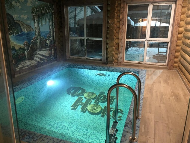Баня с бассейном внутри
